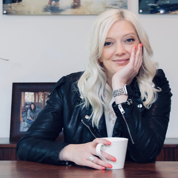 Meet your Posher, Stephanie - Picture 2 of 6